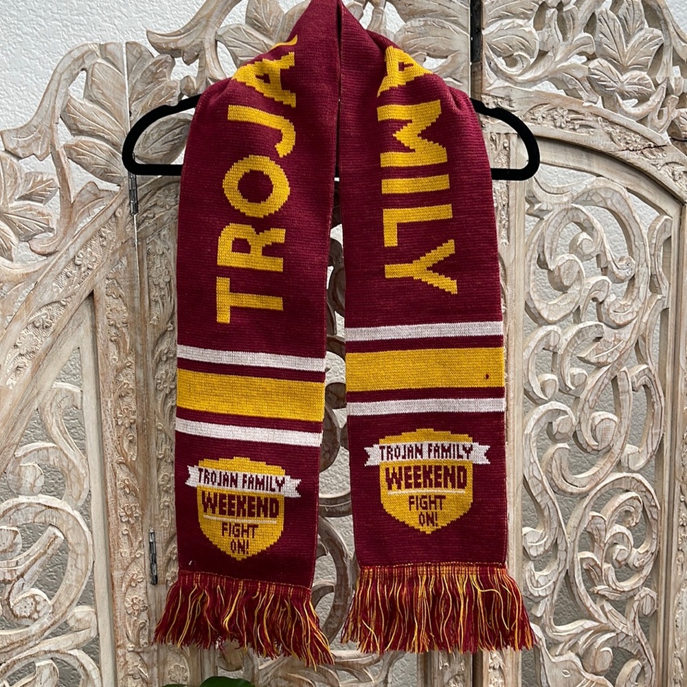 NWOT USC Trojan scarf